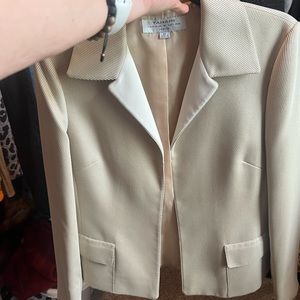 Tahari Beige/Crème Jacket size 6P
